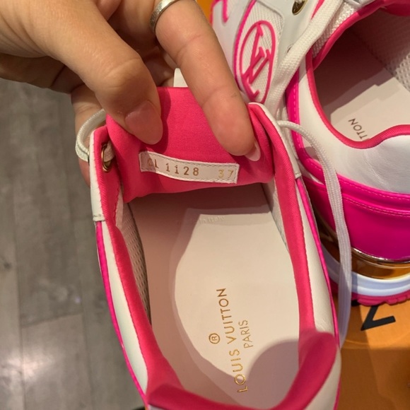 Louis Vuitton Runaway Sneakers - Picture 5 of 5